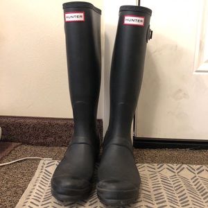 Black hunter rain boots